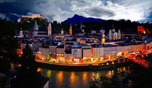 die stadt salzburg bei nacht